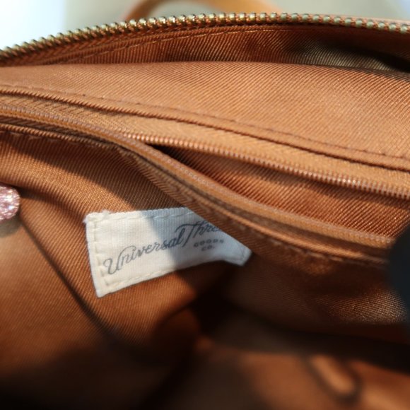 Universal Thread Handbag - Picture 2 of 5